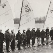 Na zdjęciu: Krzysztof Witczak P-62, śp. Romuald Woźniak, Rysiu Szumowski Lok Rogoźno, Michał Krawczyk, Stanisław Sierocin, ?, Anna Kościelna, śp. Henryk Piechota, Romuald Rowecki P-25, Andrzej Groński, Longin Żeberski, ?, ?, ?.